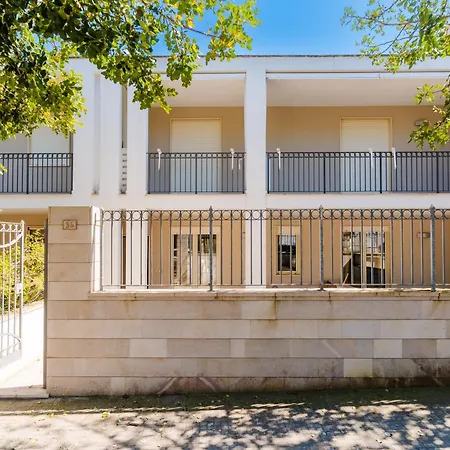 Elettra In Centro * أوترانتو